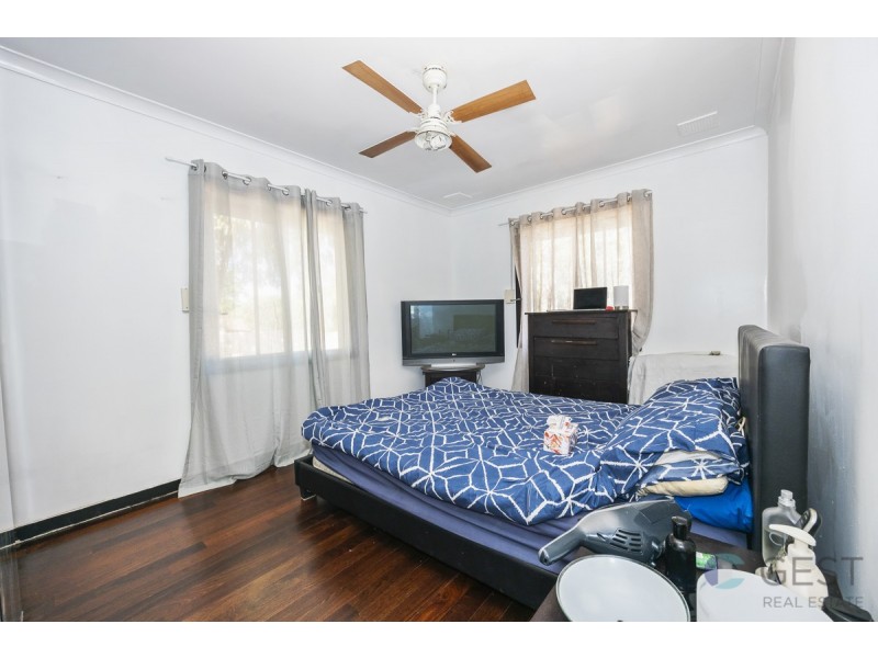 6 BRECKNOCK WAY, Girrawheen WA 6064