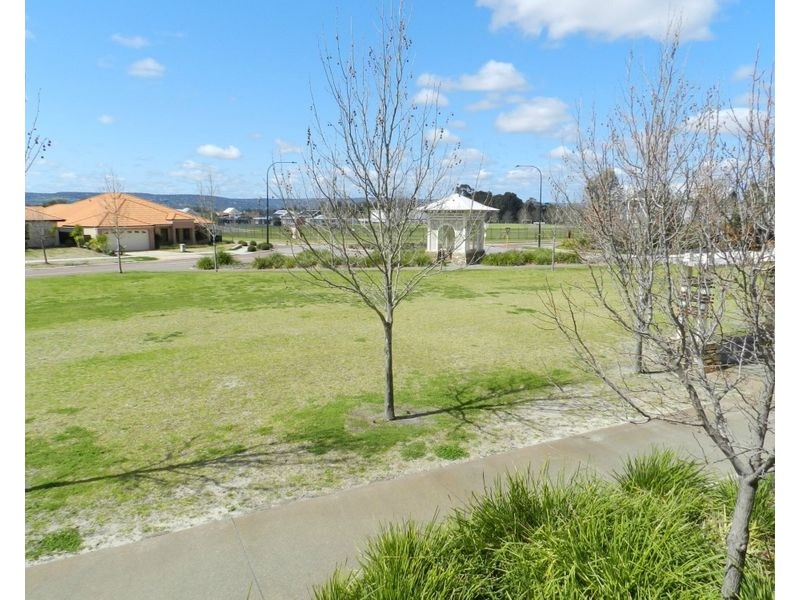 5 Koroit Way, Aveley WA 6069