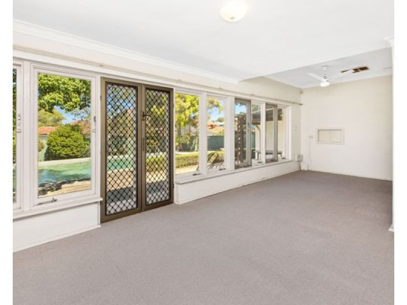 33 FRASER ROAD, Applecross WA 6153