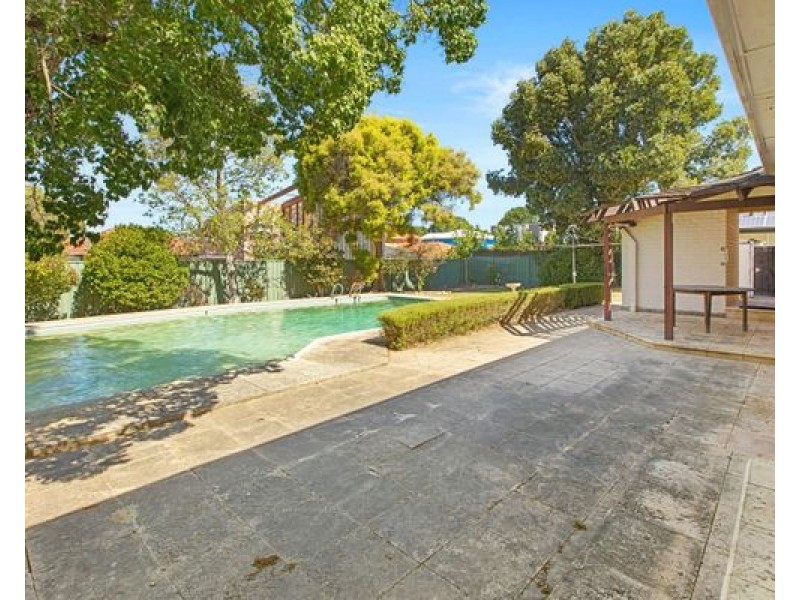 33 FRASER ROAD, Applecross WA 6153