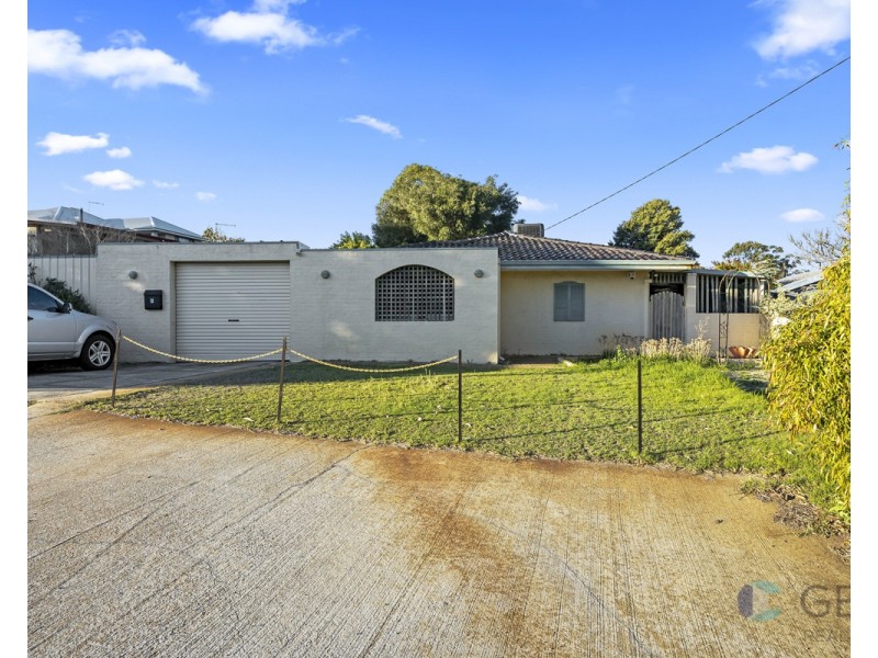 4 ROCHFORD WAY, Girrawheen WA 6064