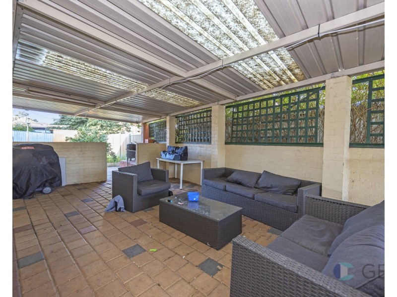 4 ROCHFORD WAY, Girrawheen WA 6064