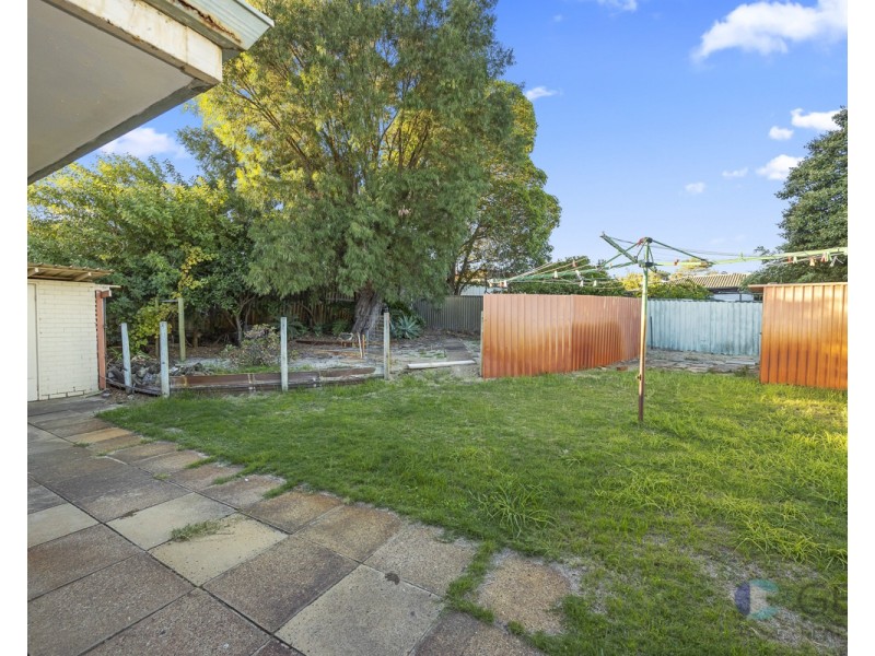 4 ROCHFORD WAY, Girrawheen WA 6064