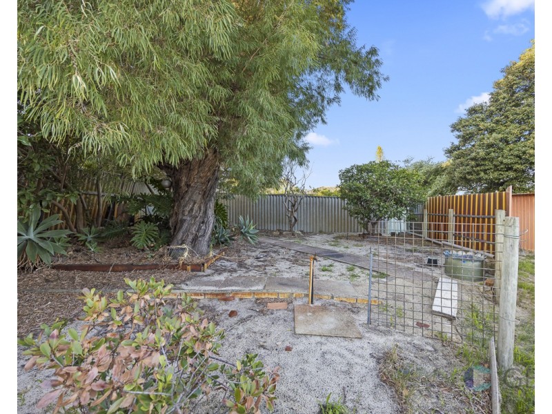 4 ROCHFORD WAY, Girrawheen WA 6064