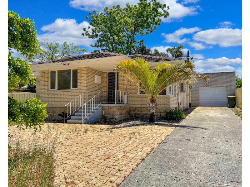 40 Brecknock Way, Girrawheen WA 6064