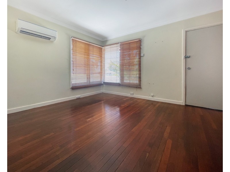 40 Brecknock Way, Girrawheen WA 6064