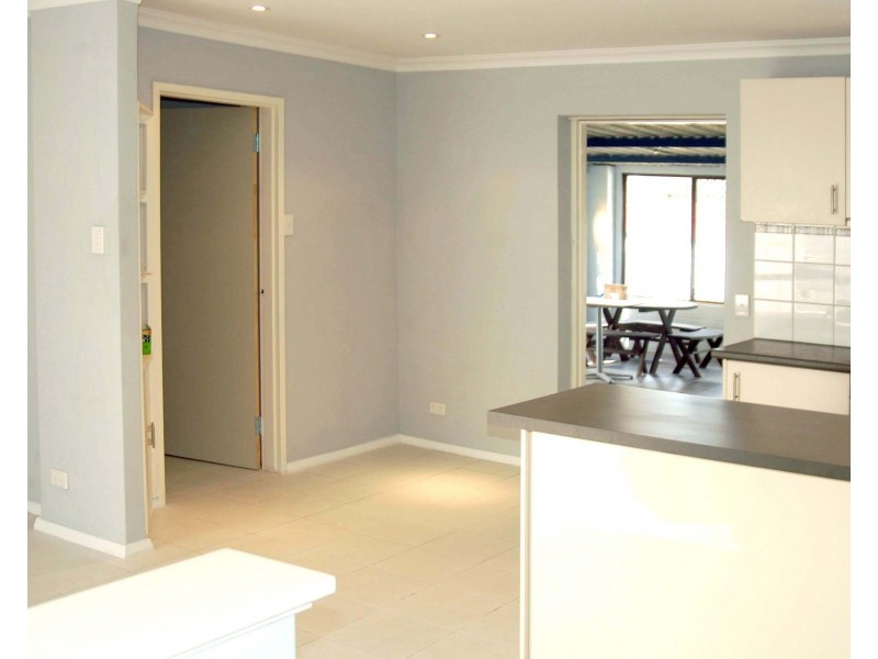 18 Whitworth Avenue, Girrawheen WA 6064