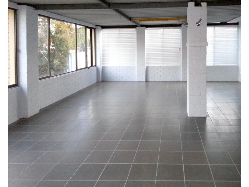 18 Whitworth Avenue, Girrawheen WA 6064