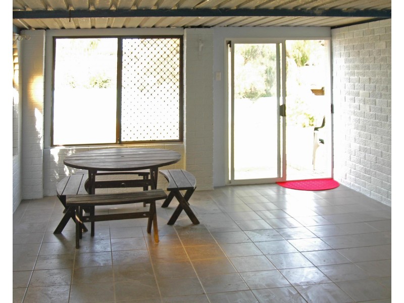 18 Whitworth Avenue, Girrawheen WA 6064