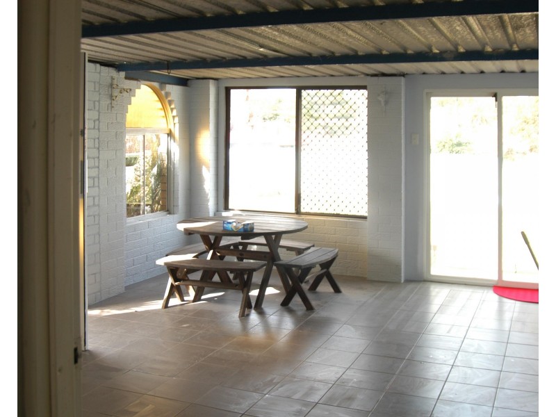 18 Whitworth Avenue, Girrawheen WA 6064