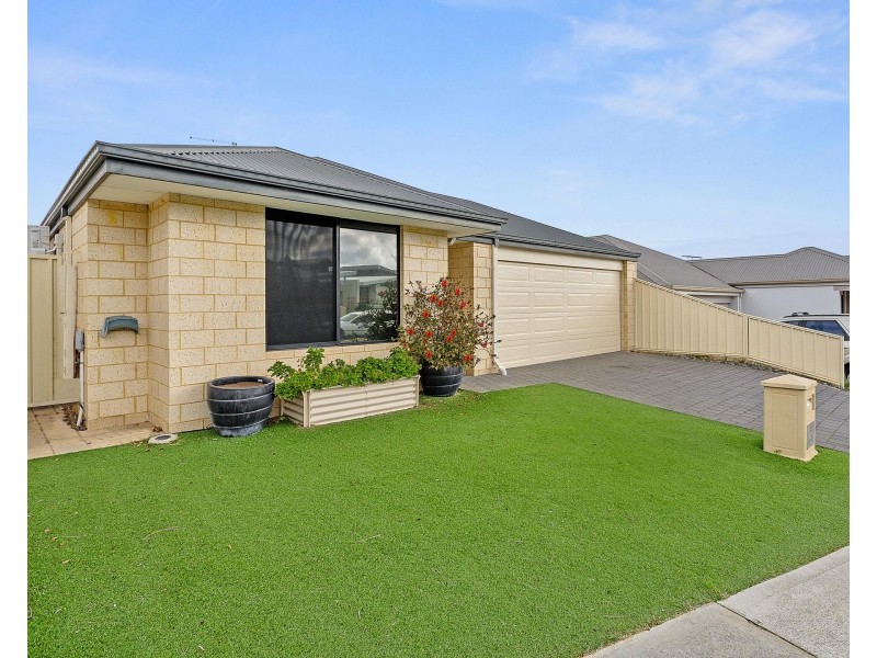 32 Floresta Street, Sinagra WA 6065
