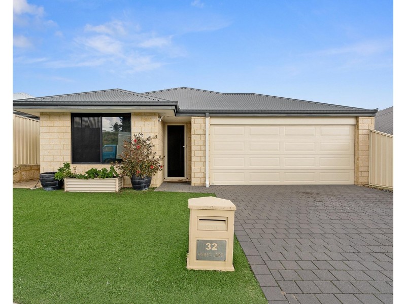 32 Floresta Street, Sinagra WA 6065