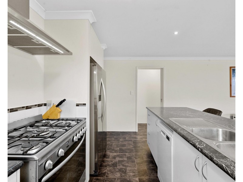 32 Floresta Street, Sinagra WA 6065