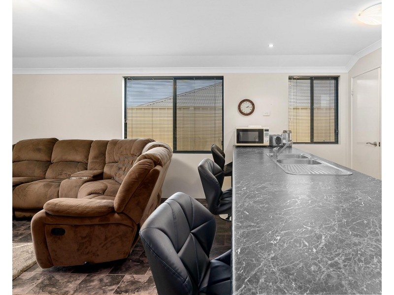 32 Floresta Street, Sinagra WA 6065