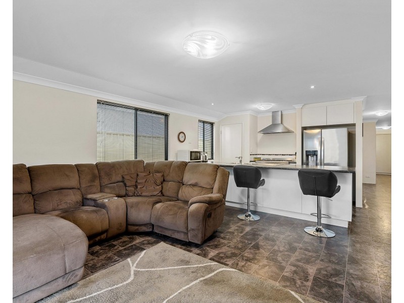 32 Floresta Street, Sinagra WA 6065