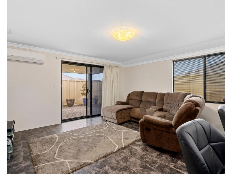 32 Floresta Street, Sinagra WA 6065