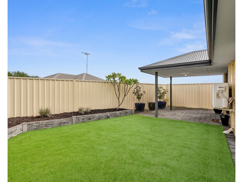 32 Floresta Street, Sinagra WA 6065