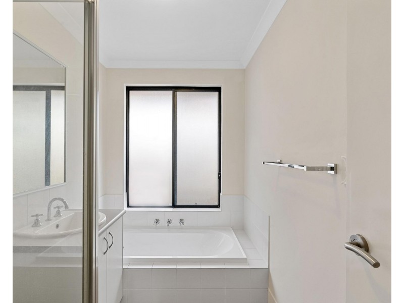 32 Floresta Street, Sinagra WA 6065