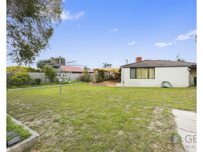 15 IPSWICH CRESCENT, Girrawheen WA 6064