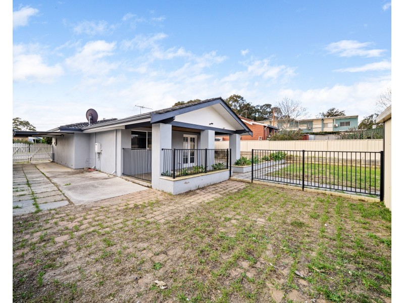 14 Greville Way, Girrawheen WA 6064