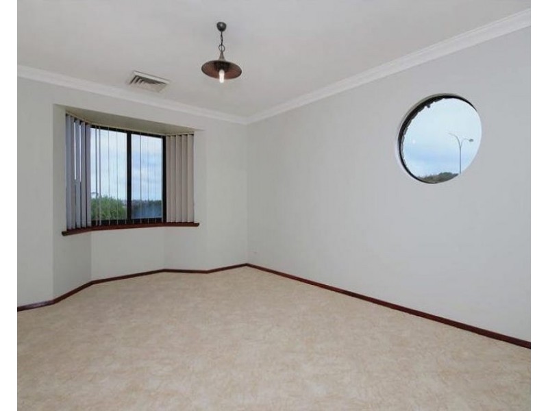 8 Moth Court, Ocean Reef WA 6027