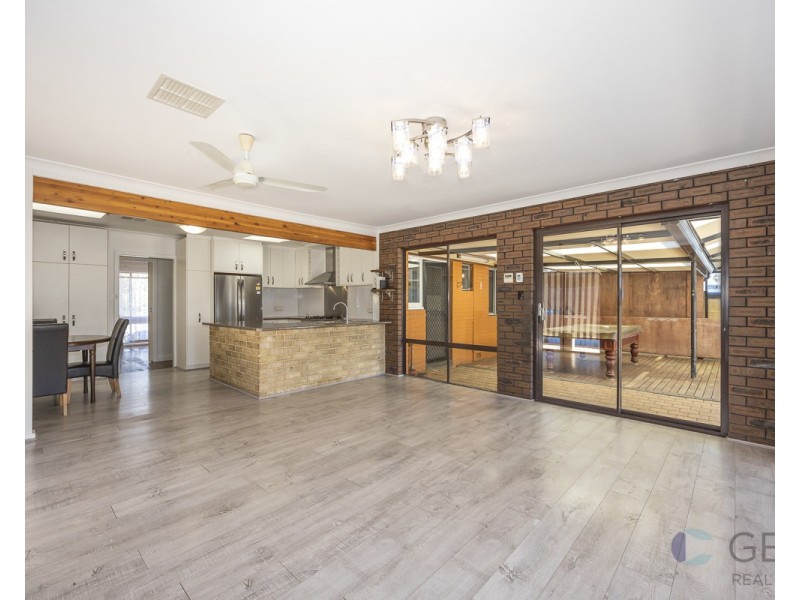 15 Amberton Avenue, Girrawheen WA 6064