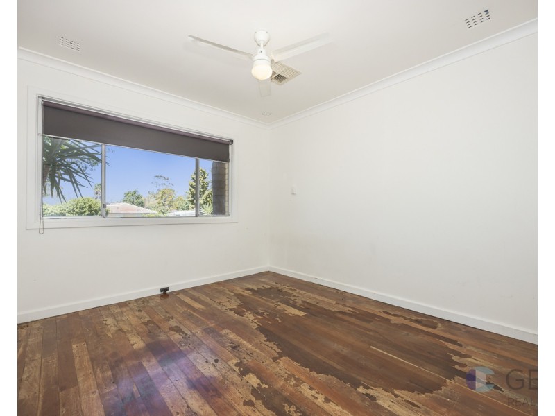 15 Amberton Avenue, Girrawheen WA 6064