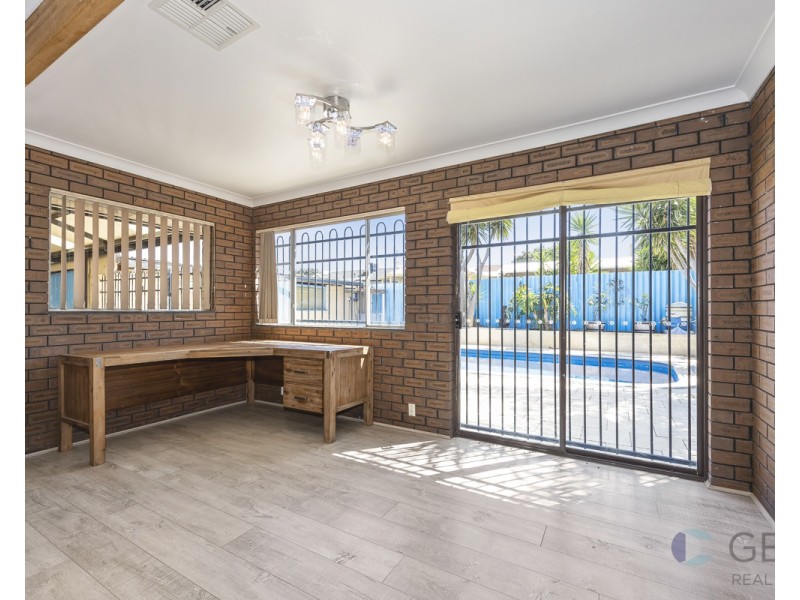 15 Amberton Avenue, Girrawheen WA 6064