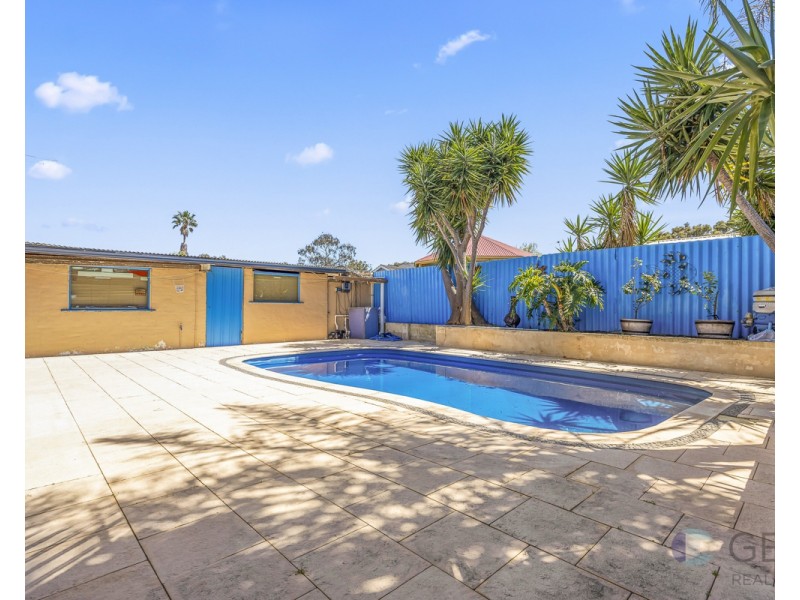 15 Amberton Avenue, Girrawheen WA 6064
