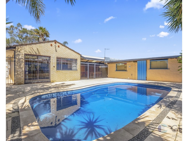 15 Amberton Avenue, Girrawheen WA 6064