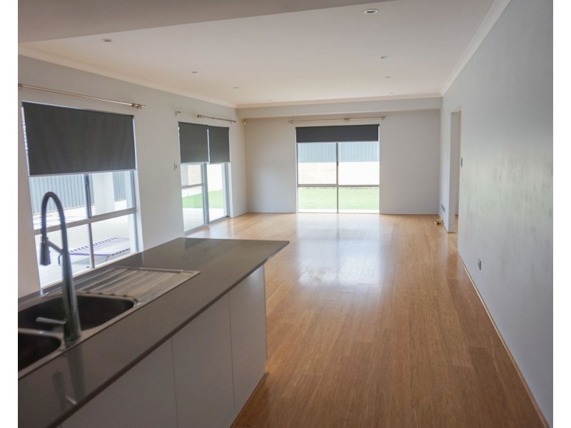 33 Sissinghurst Crescent, Landsdale WA 6065