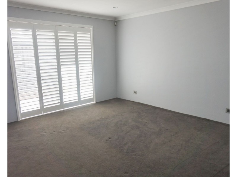 33 Sissinghurst Crescent, Landsdale WA 6065