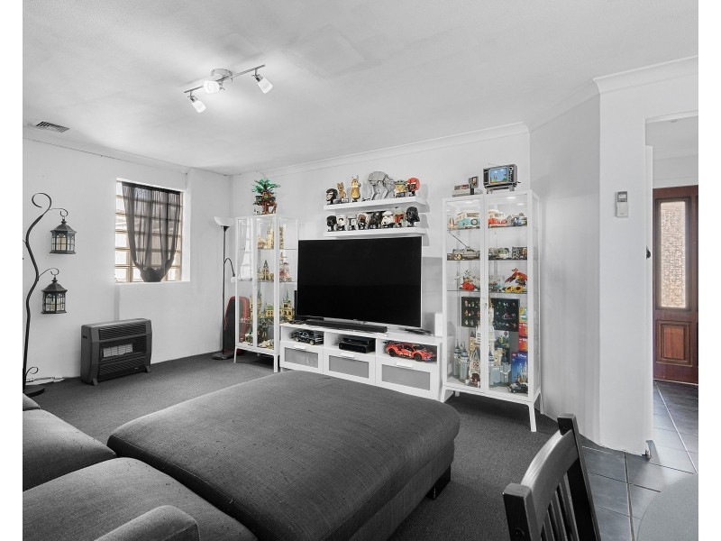 44 Ipswich Crescent, Girrawheen WA 6064