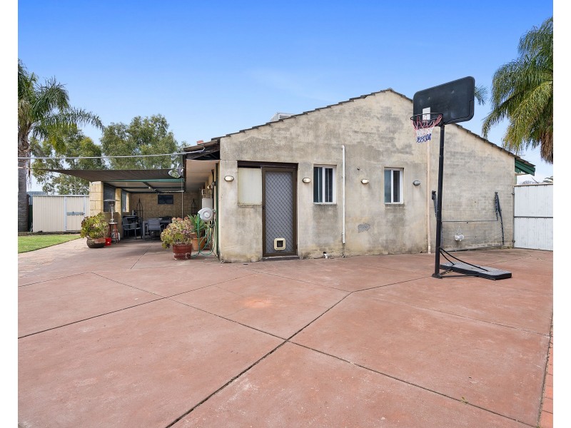 44 Ipswich Crescent, Girrawheen WA 6064
