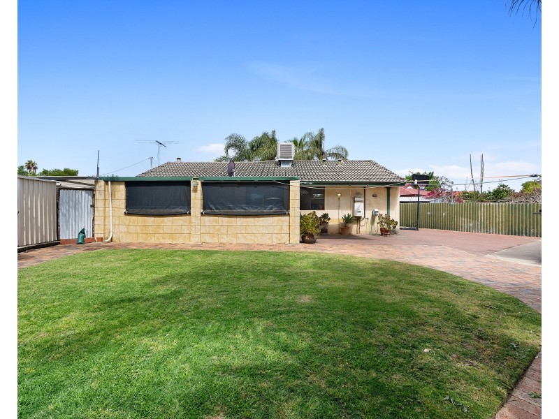 44 Ipswich Crescent, Girrawheen WA 6064