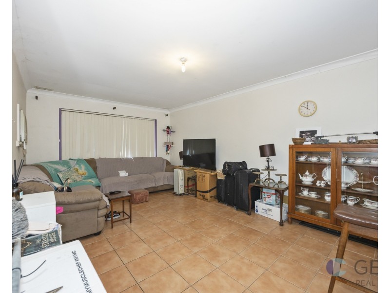 11 Rochford Way, Girrawheen WA 6064