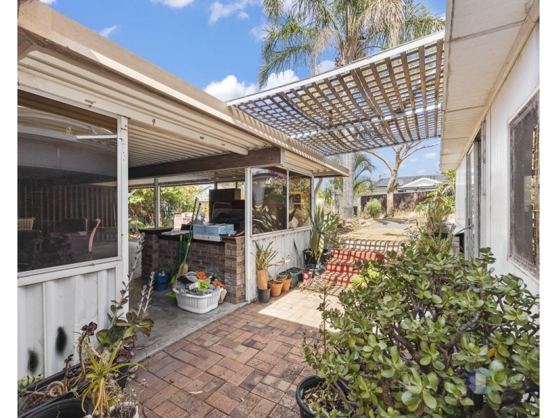 11 Rochford Way, Girrawheen WA 6064