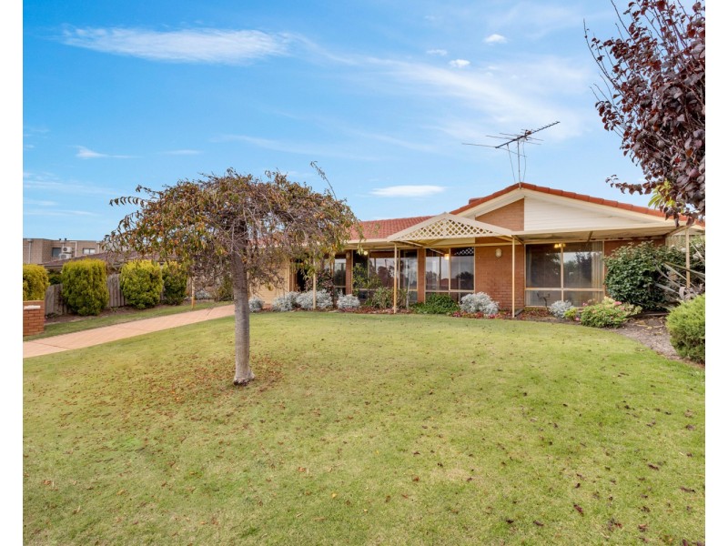 32 Danbury Crescent, Girrawheen WA 6064