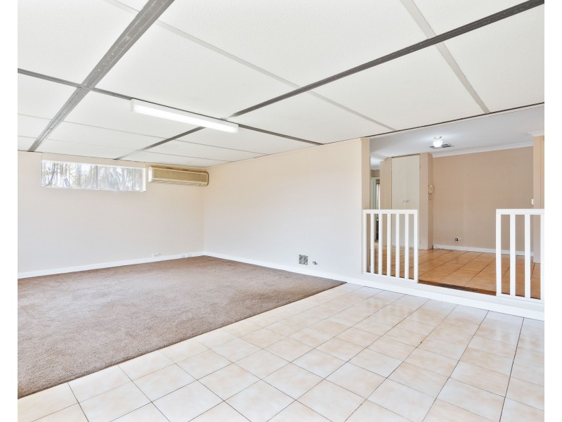 2 MURRAY COURT, Beechboro WA 6063
