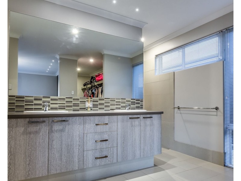 39 Limetta Grove, Landsdale WA 6065