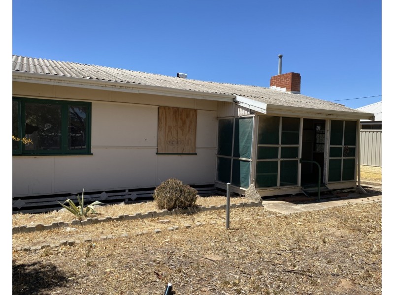 70 CAW STREET, Merredin WA 6415