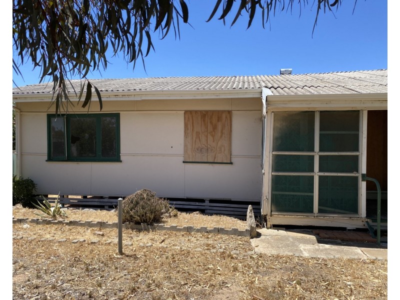 70 CAW STREET, Merredin WA 6415
