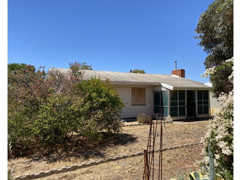 70 CAW STREET, Merredin WA 6415
