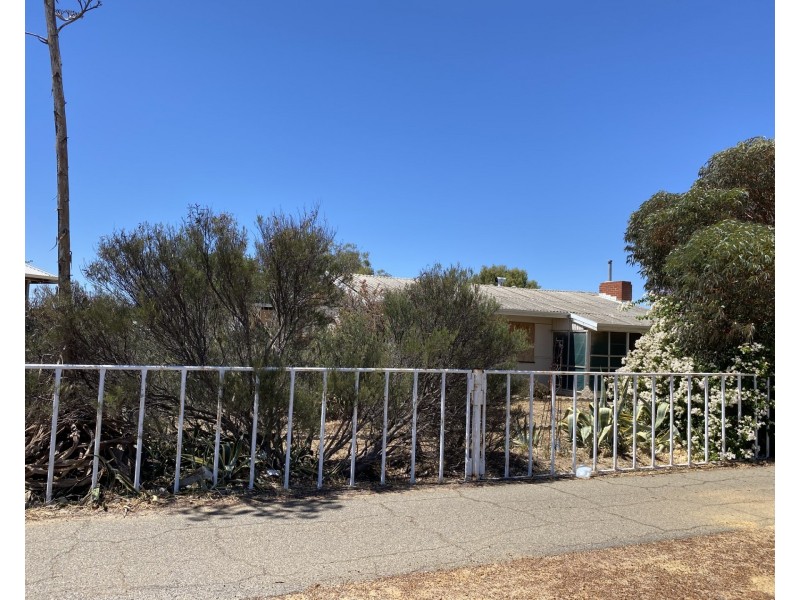 70 CAW STREET, Merredin WA 6415