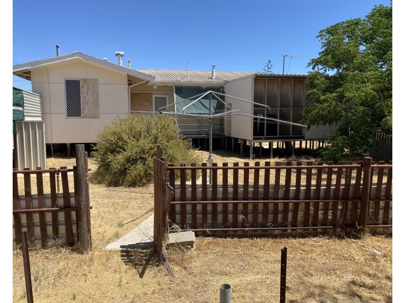 70 CAW STREET, Merredin WA 6415