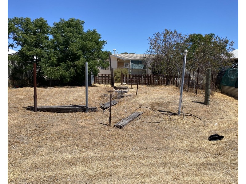 70 CAW STREET, Merredin WA 6415