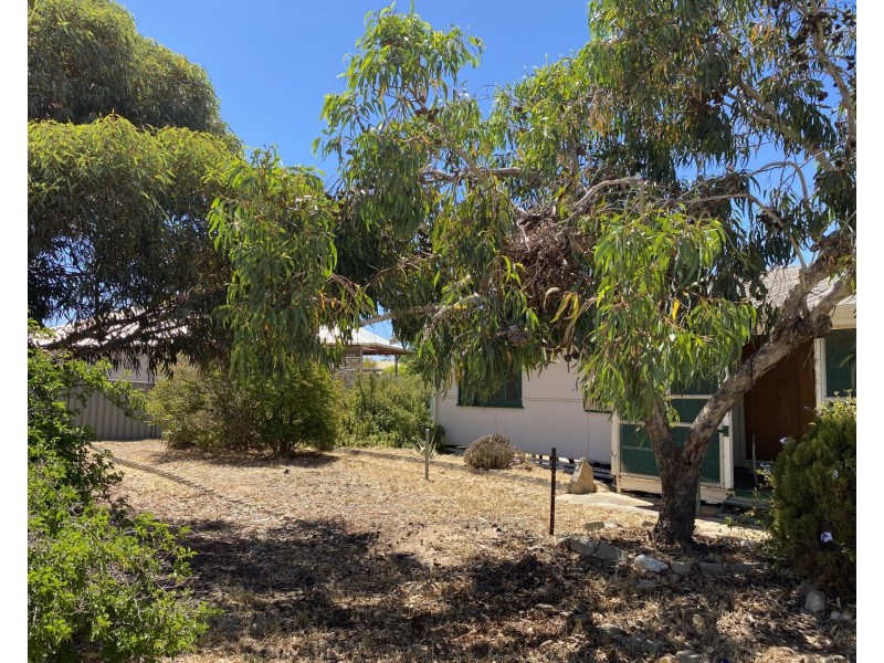 70 CAW STREET, Merredin WA 6415
