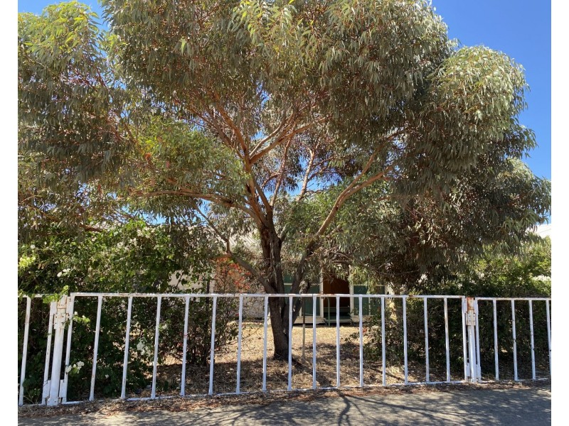 70 CAW STREET, Merredin WA 6415