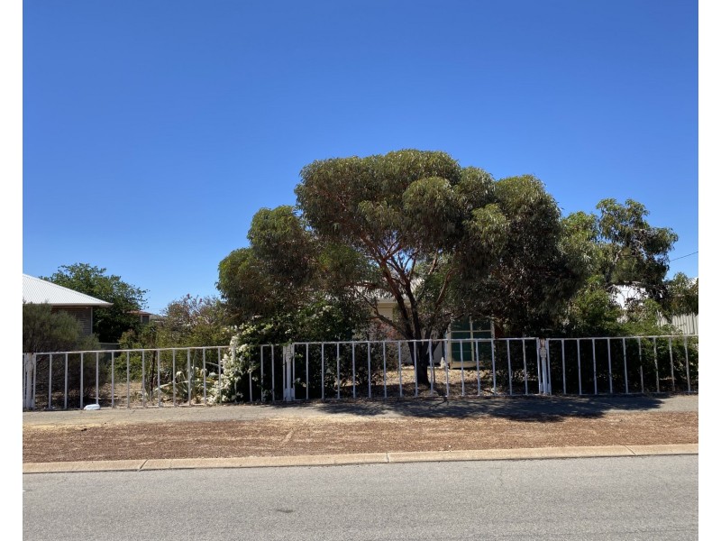 70 CAW STREET, Merredin WA 6415