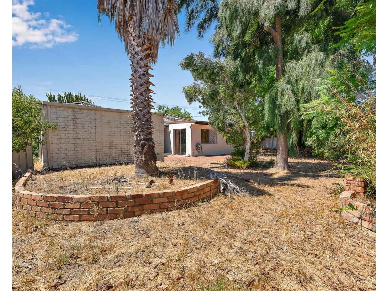 136 MARANGAROO DRIVE, Girrawheen WA 6064